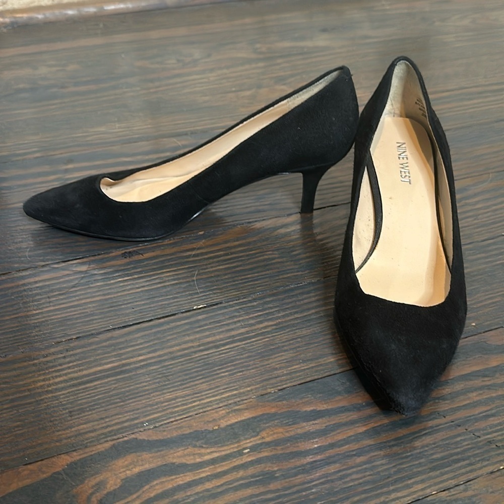 Nine West | 7M | Black Suede Kitty Heel